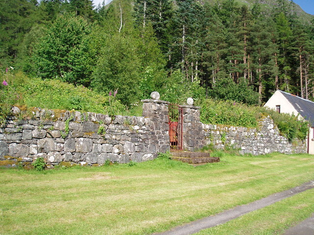 194669 830083 gate at Killilan Estate.JPG